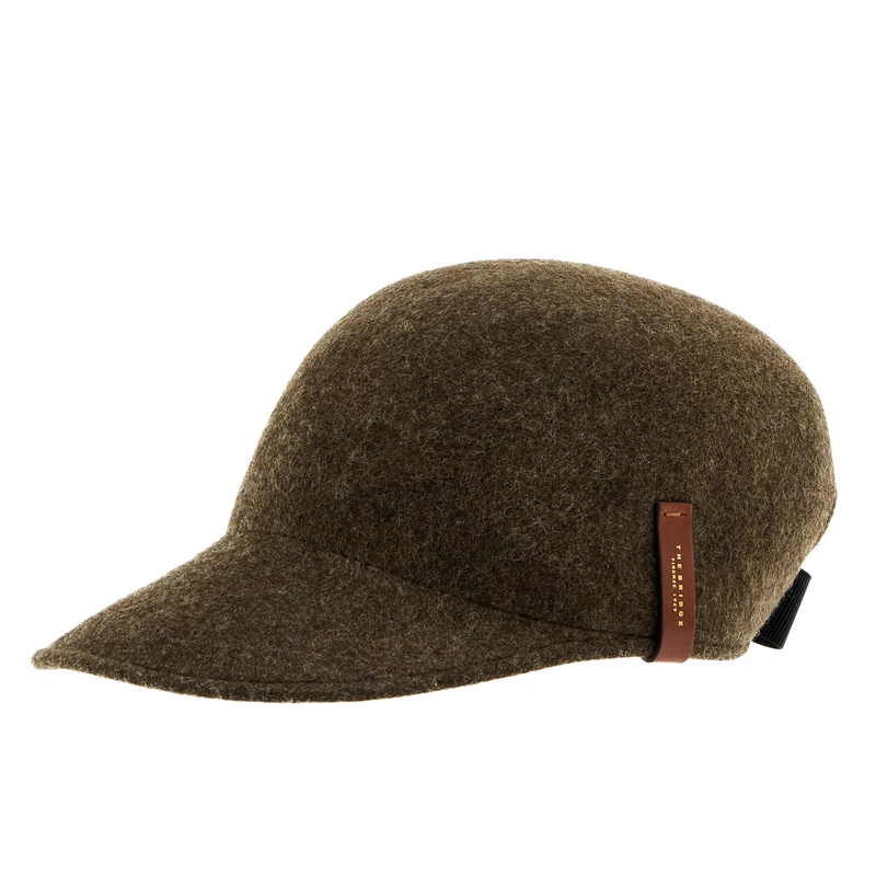 Cappellino in lana con visiera