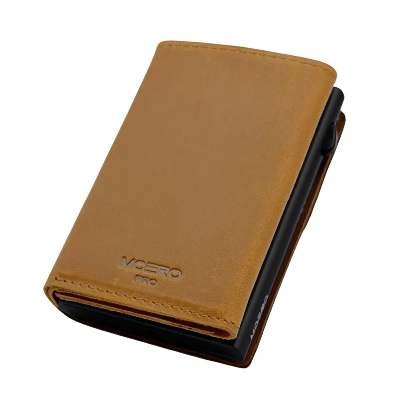 Moero PRO PLUS Zip – Portafoglio Crazy Horse in Vera Pelle con Portamonete Zip, RFID e Chiusura Magnetica – Cognac