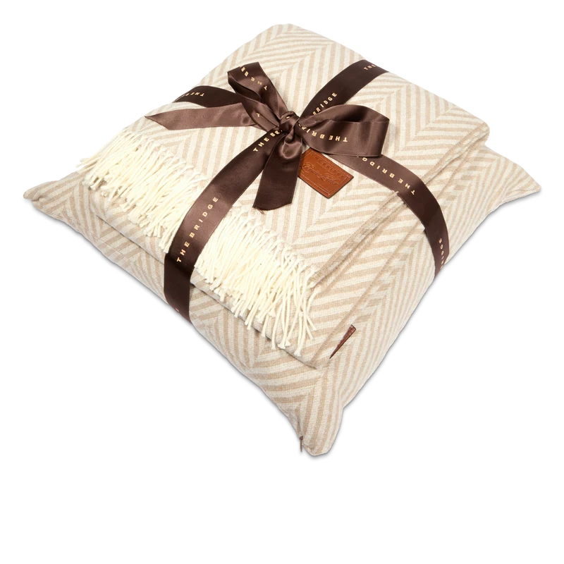 Cuscino e plaid in tessuto