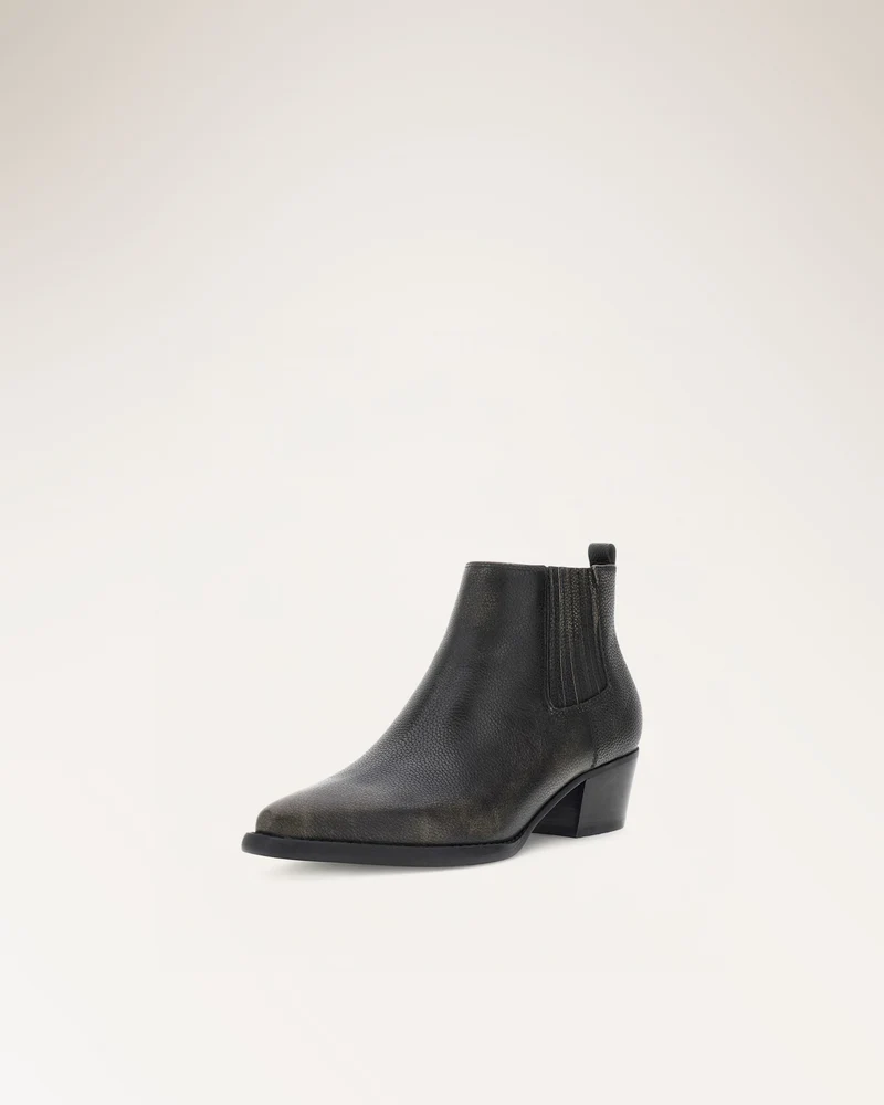 Wynie Black