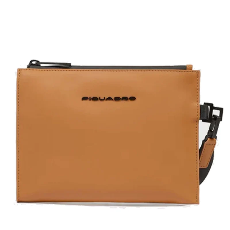 Pochette PIQUADRO in Tessuto Gommato Cuoio Linea Corner 2.0 Misura Media- AC6833C2OW